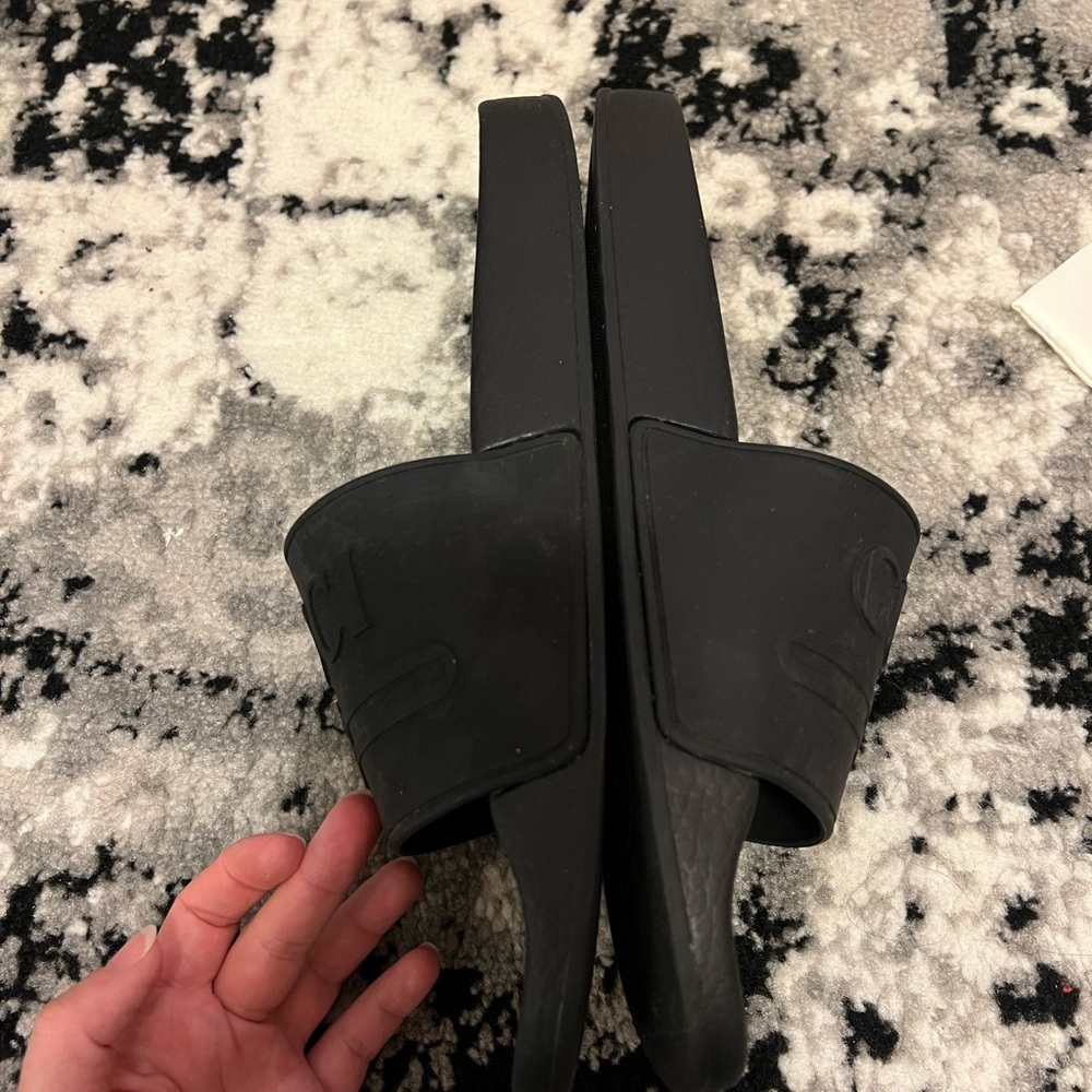Gucci Black Embossed Logo Rubber Slide Sandals - Picture 4 of 6